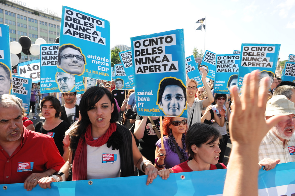 300 mil pessoas desfilam em Lisboa contra as políticas do governo Sócrates, numa manifestação sindical da CGTP
