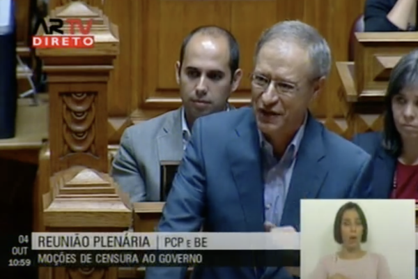 Bloco apresenta moção de censura ao Governo de Passos Coelho, chumbada com a abstenção do PS