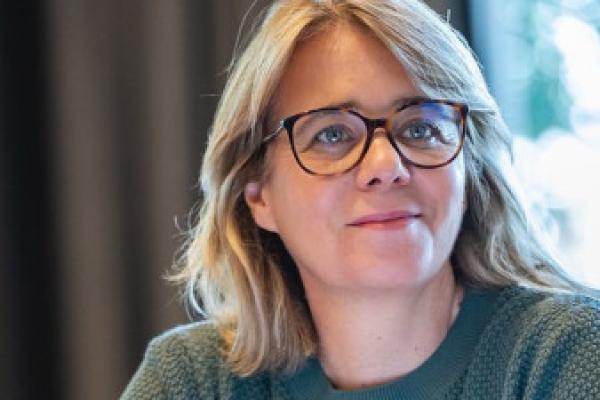 Catarina considera que “novo impulso refundador da democracia” é “tarefa fundamental”