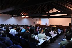 Tresentos alunos ouviram Miguel Portas em Salvaterra. Foto de Paulete Matos