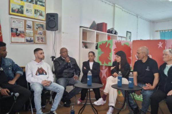 Mariana visita o bairro do Zambujal e denuncia zonas “que o Estado abandona”