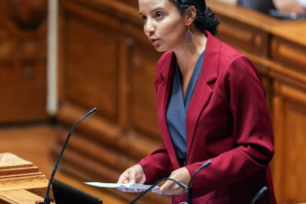 Governo cria “renda moderada” de 2.300 euros, Bloco diz que é “incompreensível”