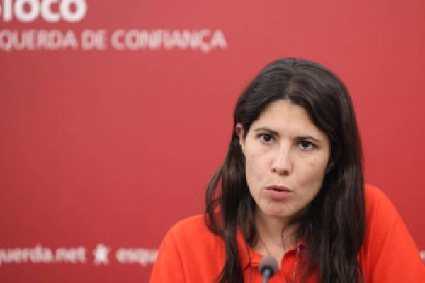 “Há um partido que governa, outro que domina a agenda e outro que passa o cheque”
