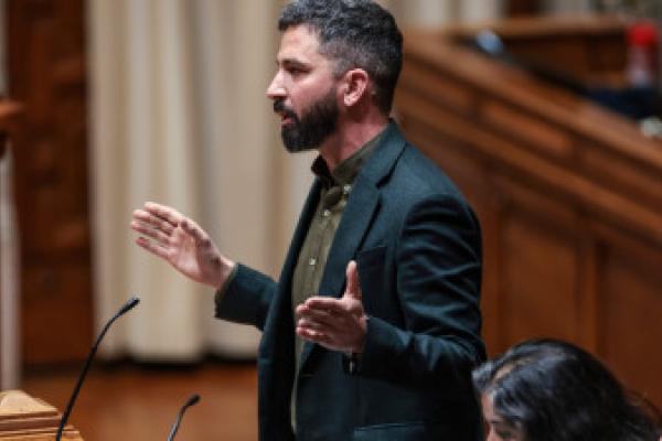“O Governo continua em estado de negação” no balanço da resposta à tempestade